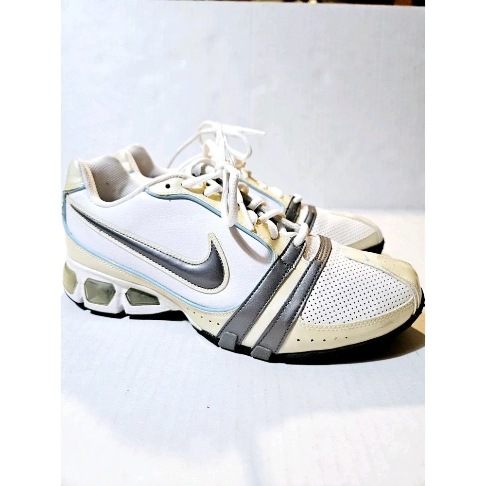 Nike Women's Air Strike Turf Shoes Size‎ 7